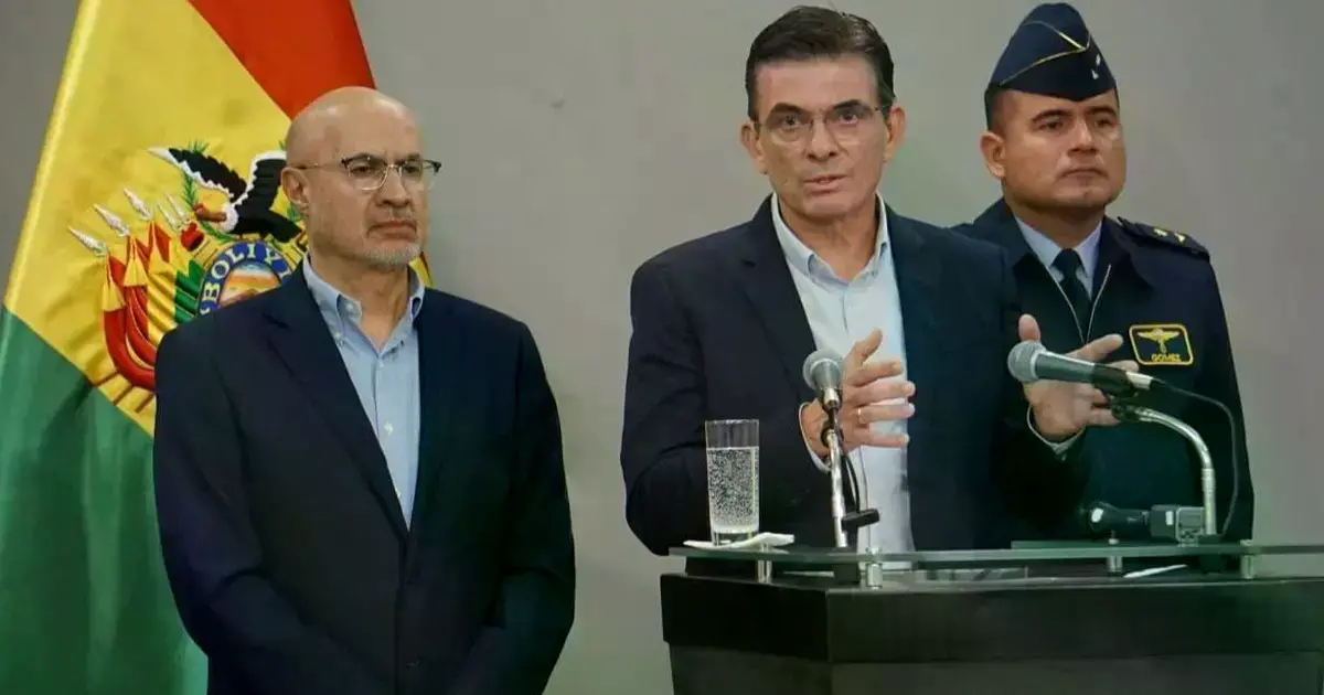 Rodrigo Paz, junto a José Luis Lupo, durante la conferencia de prensa