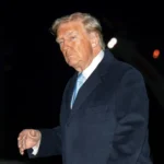 Donald Trump habla con la prensa en el aeropuerto de Palm Beach