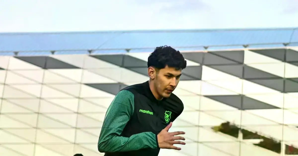 La selección boliviana durante su entrenamiento en el estadio Ajinomoto.