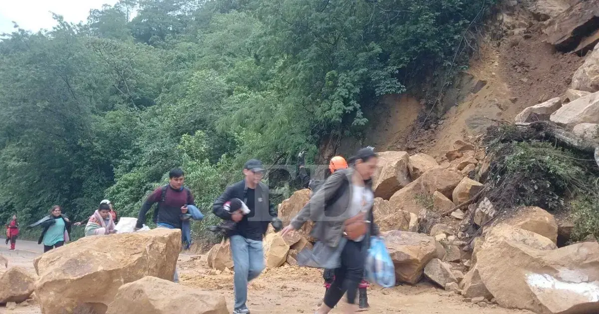 Derrumbe en la carretera a los Valles cruceños