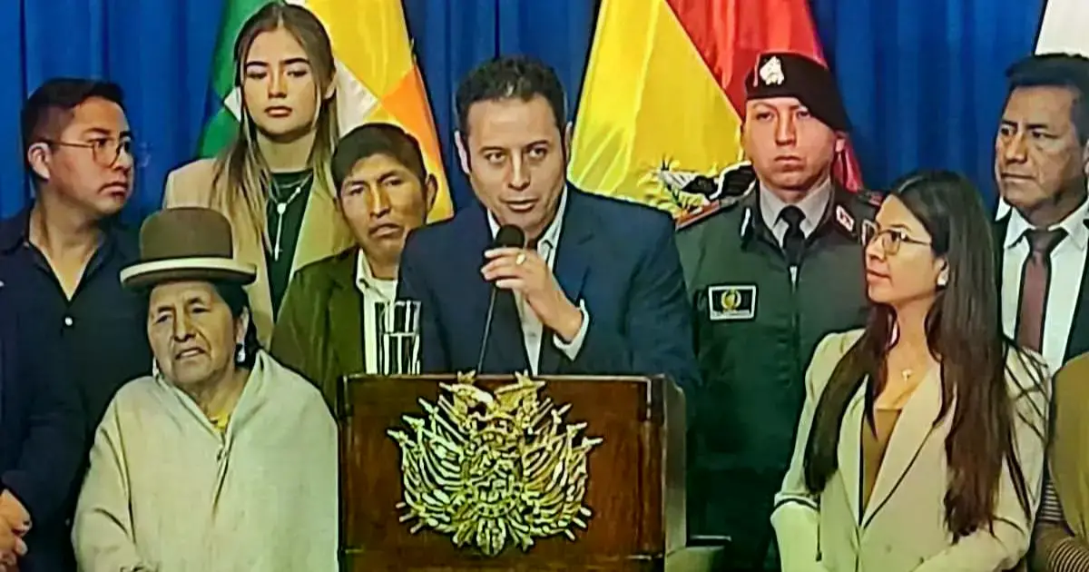 Edmand Lara durante su conferencia de prensa
