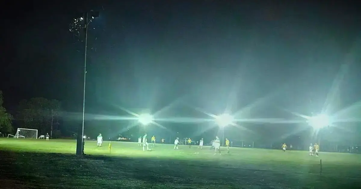 Inauguración de la iluminación artificial en el campo deportivo de El Carmen Rivero Tórrez.