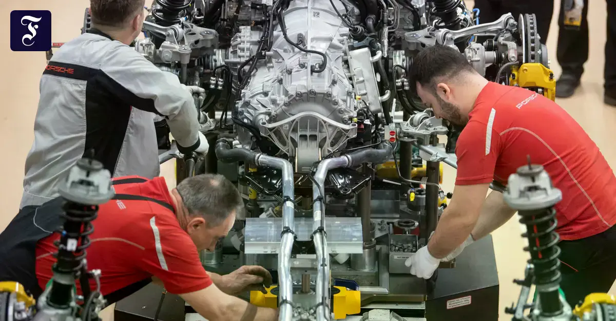 Montaje del motor para un Porsche 911