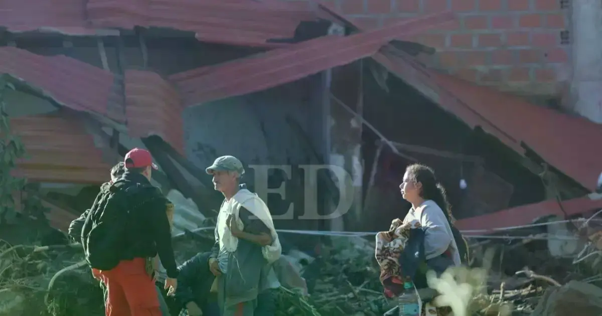 Pobladores de Achira, en medio del saldo que dejó la riada