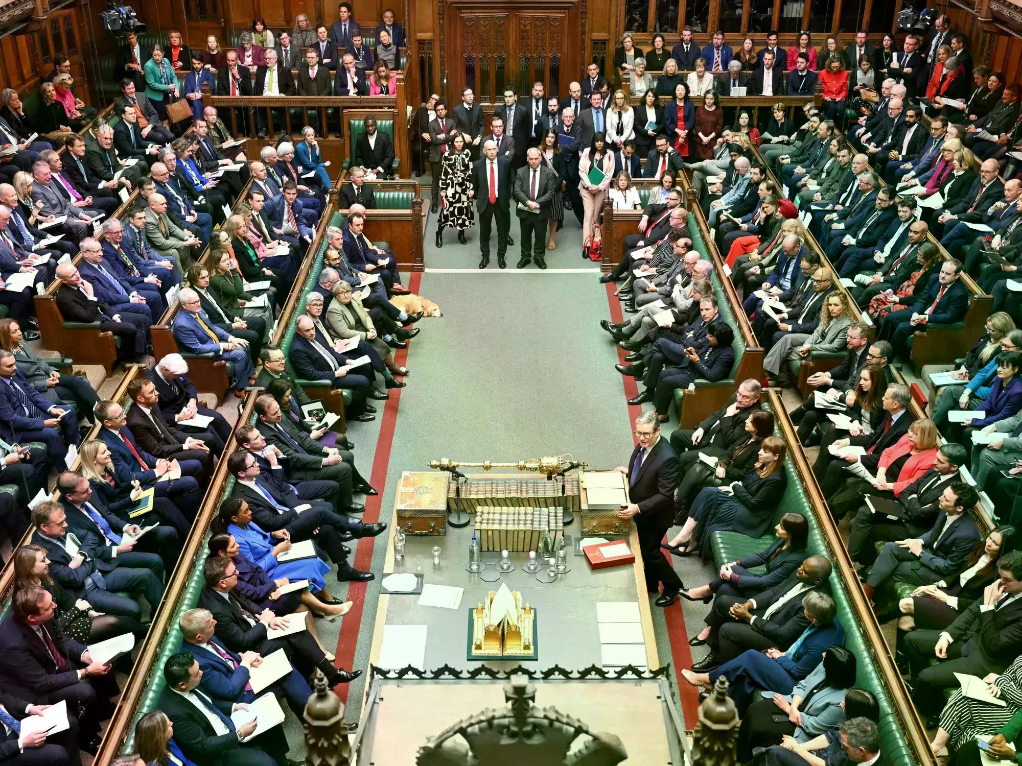 Legisladores británicos sesionan en la Casa de los Comunes, en Londres