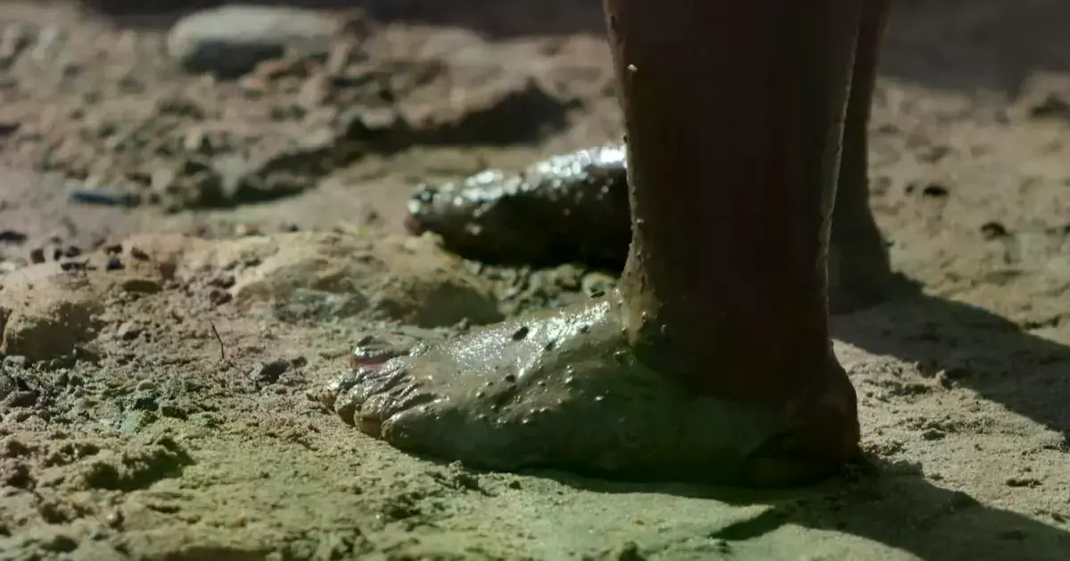 La comunidad de Achira quedó destrozada y cubierta de lodo