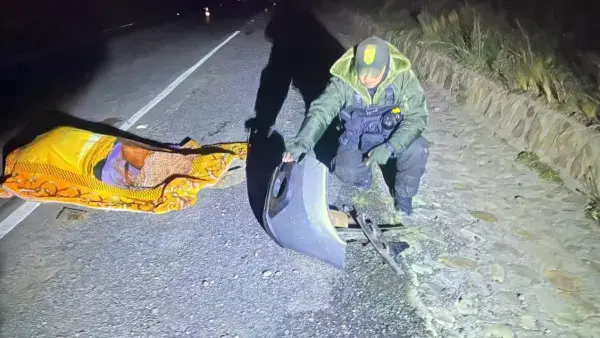 Miembro de la Patrulla Caminera investiga circunstancias del hecho.