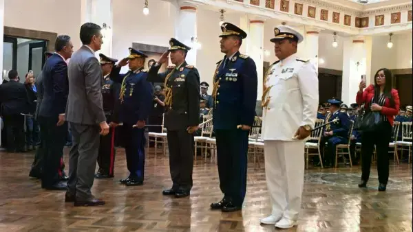 Rodrigo Paz toma juramento al Alto Mando Militar