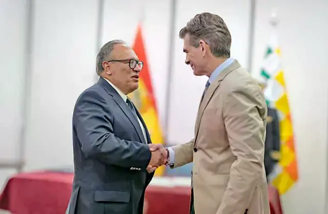 Calderón es felicitado por Paz