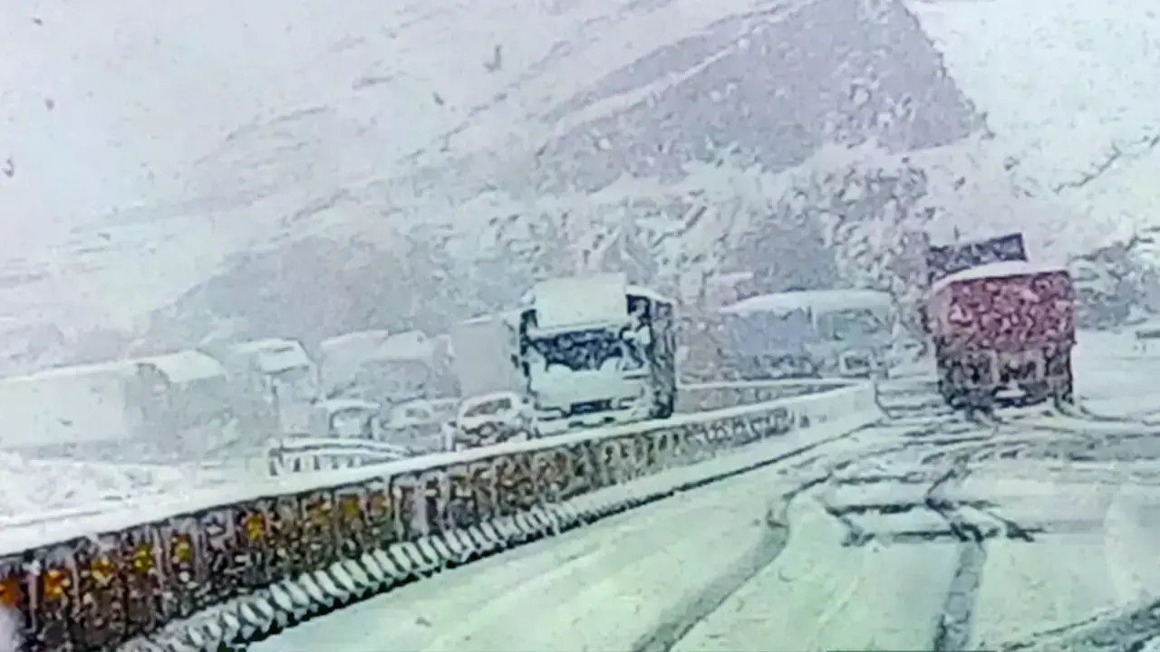 Nieve, lluvia, neblina y bajas temperaturas se imponen en Cochabamba, Oruro, La Paz y Potosí.