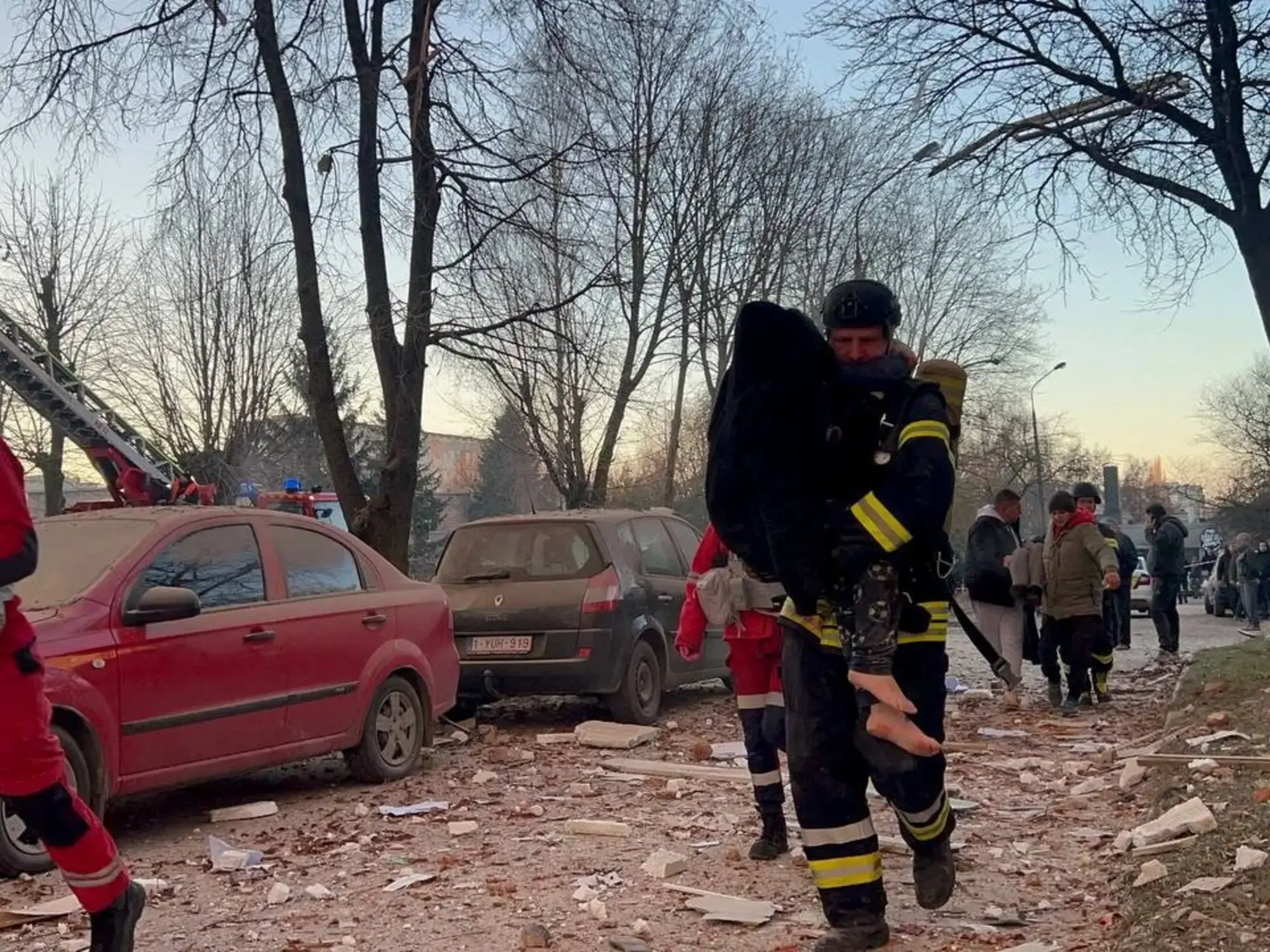 Edificios residenciales dañados en Ternópil tras el ataque ruso