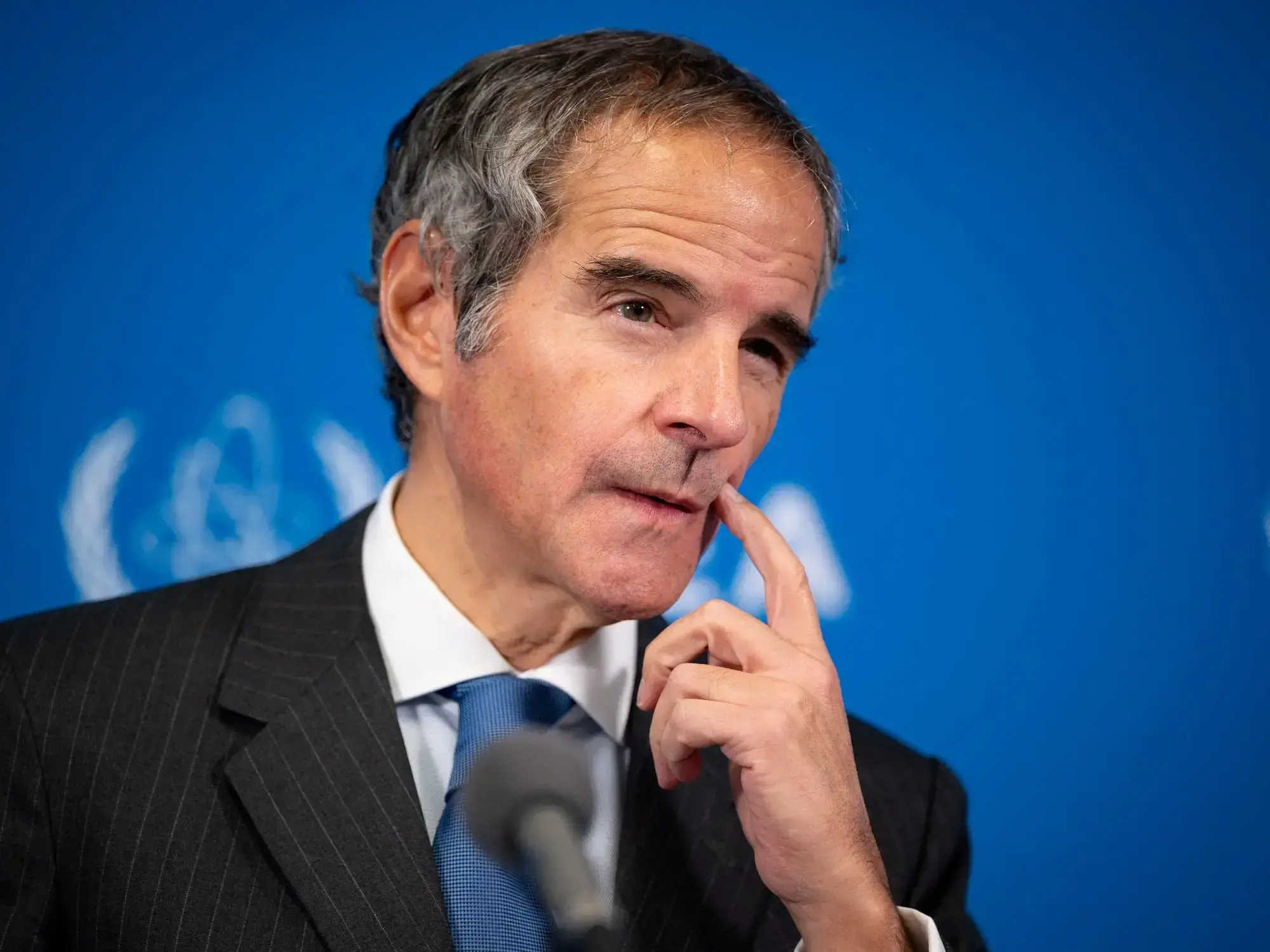 El canciller italiano Tajani, junto a Grossi.