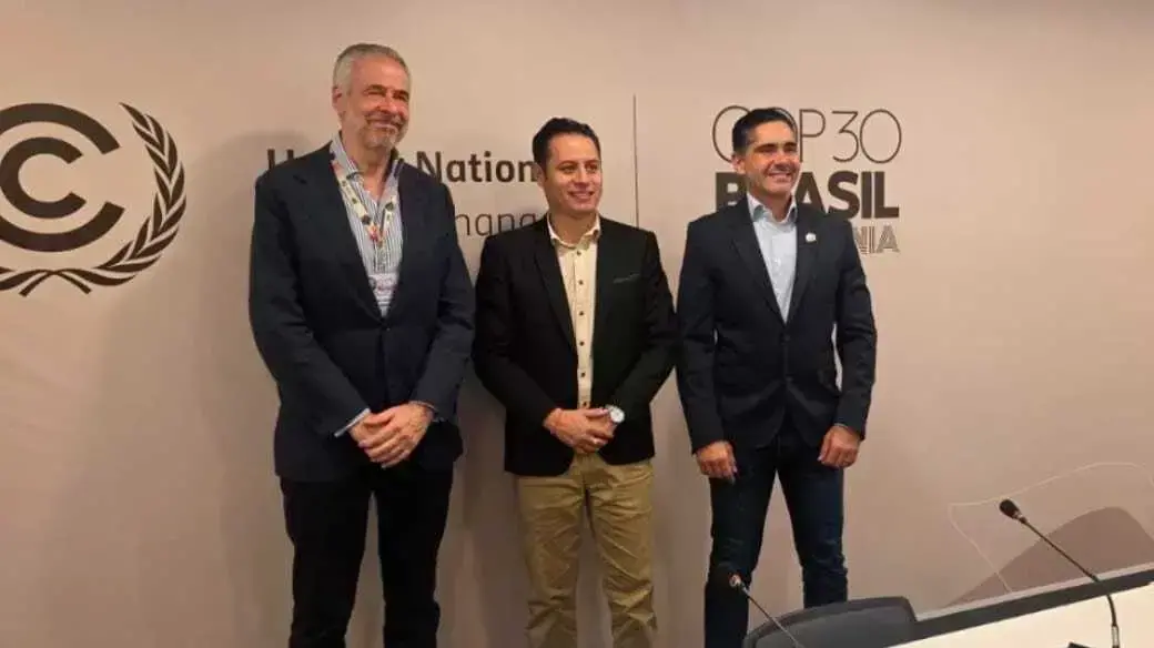 El vicepresidente Edmand Lara acompañado del ministro Óscar Justiniano, en Brasil.