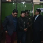 Juan Carlos Huarachi es conducido por la policía