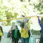 Personas varadas en la carretera antigua Santa Cruz - Cochabamba