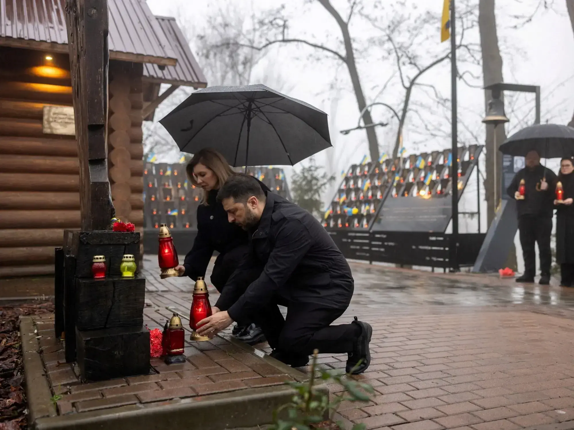 Zelenski y su esposa Olena en el 'Día de la Dignidad', en Kiev.