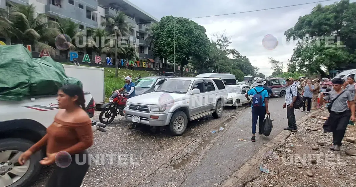 Bloqueo en la carretera Cochabamba - Santa Cruz