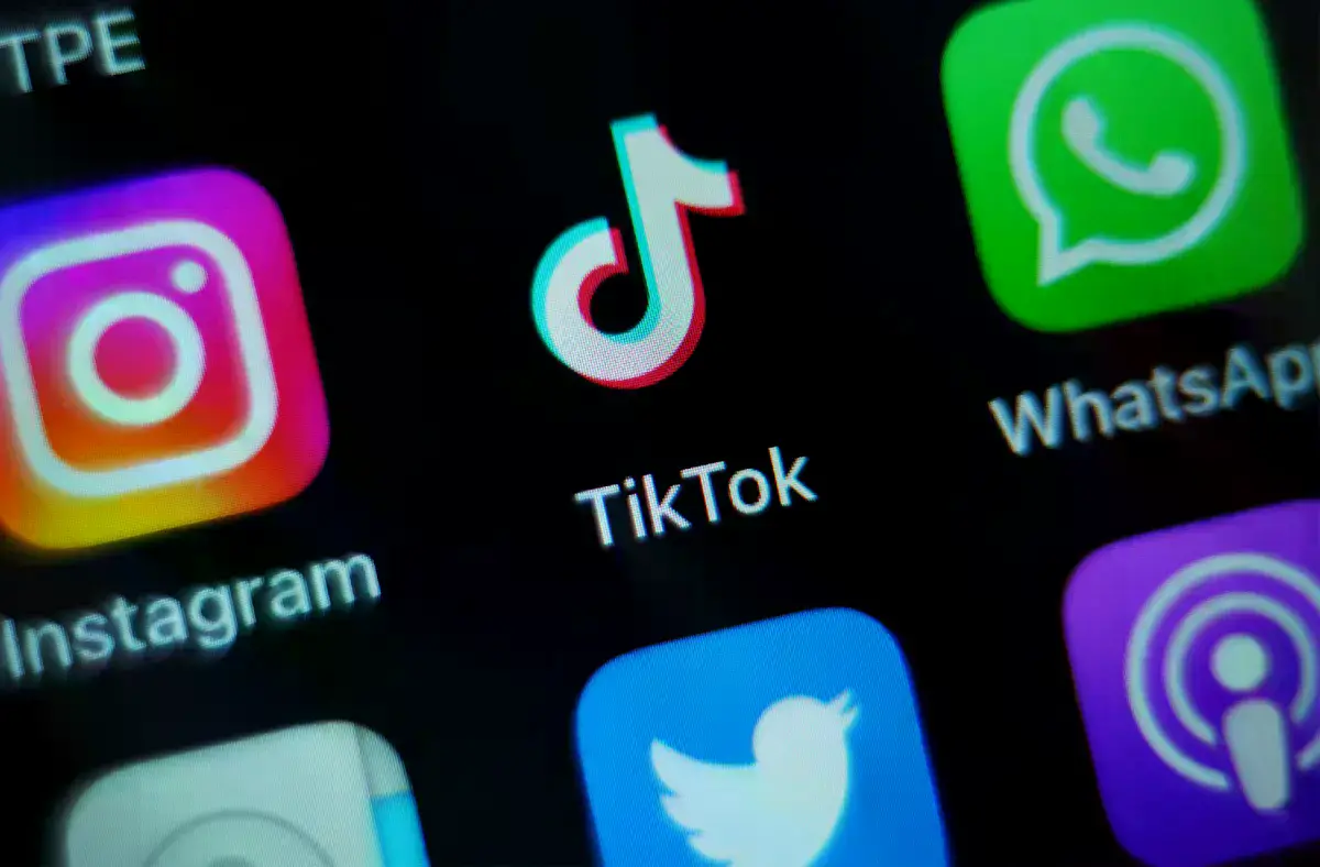 Interfaz de la aplicación TikTok mostrando ajustes de contenido