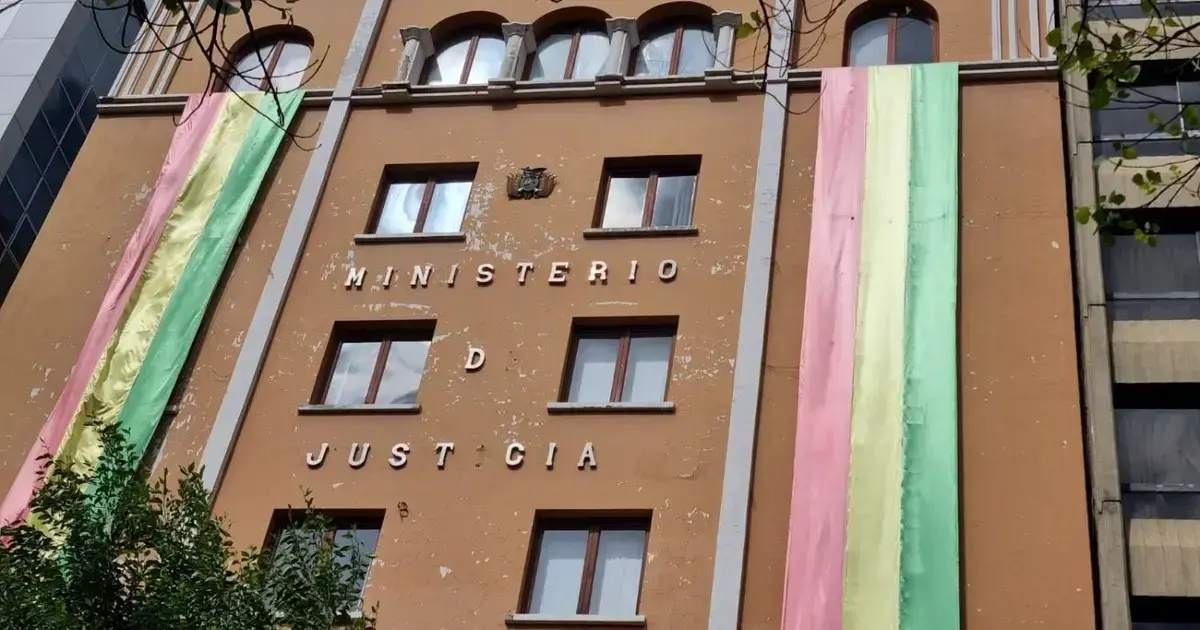 El frontis del edificio del Ministerio de Justicia