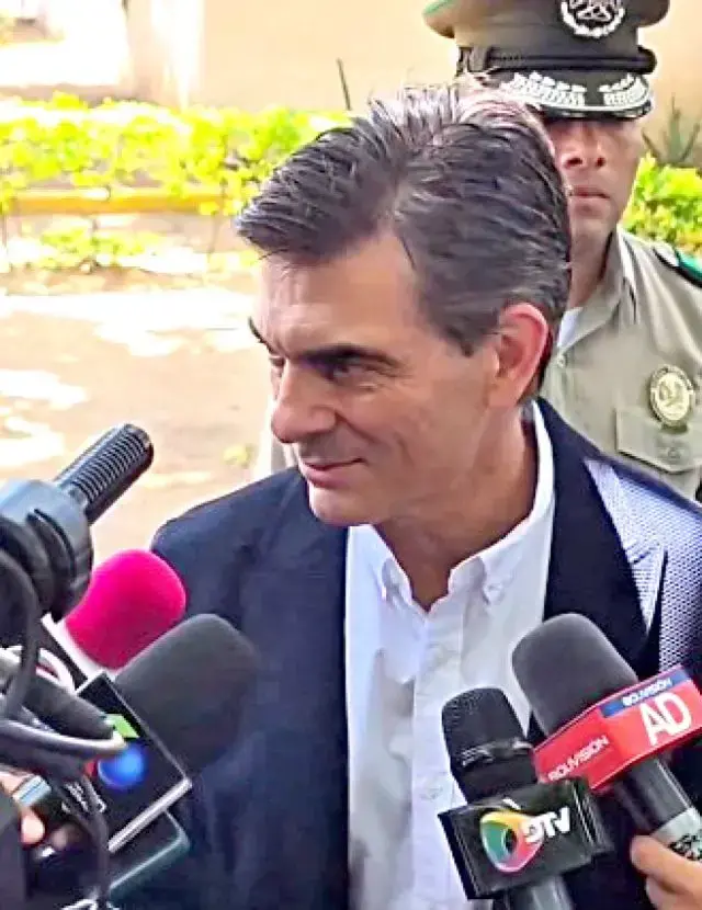 Presidente Paz, ante la prensa, ayer.