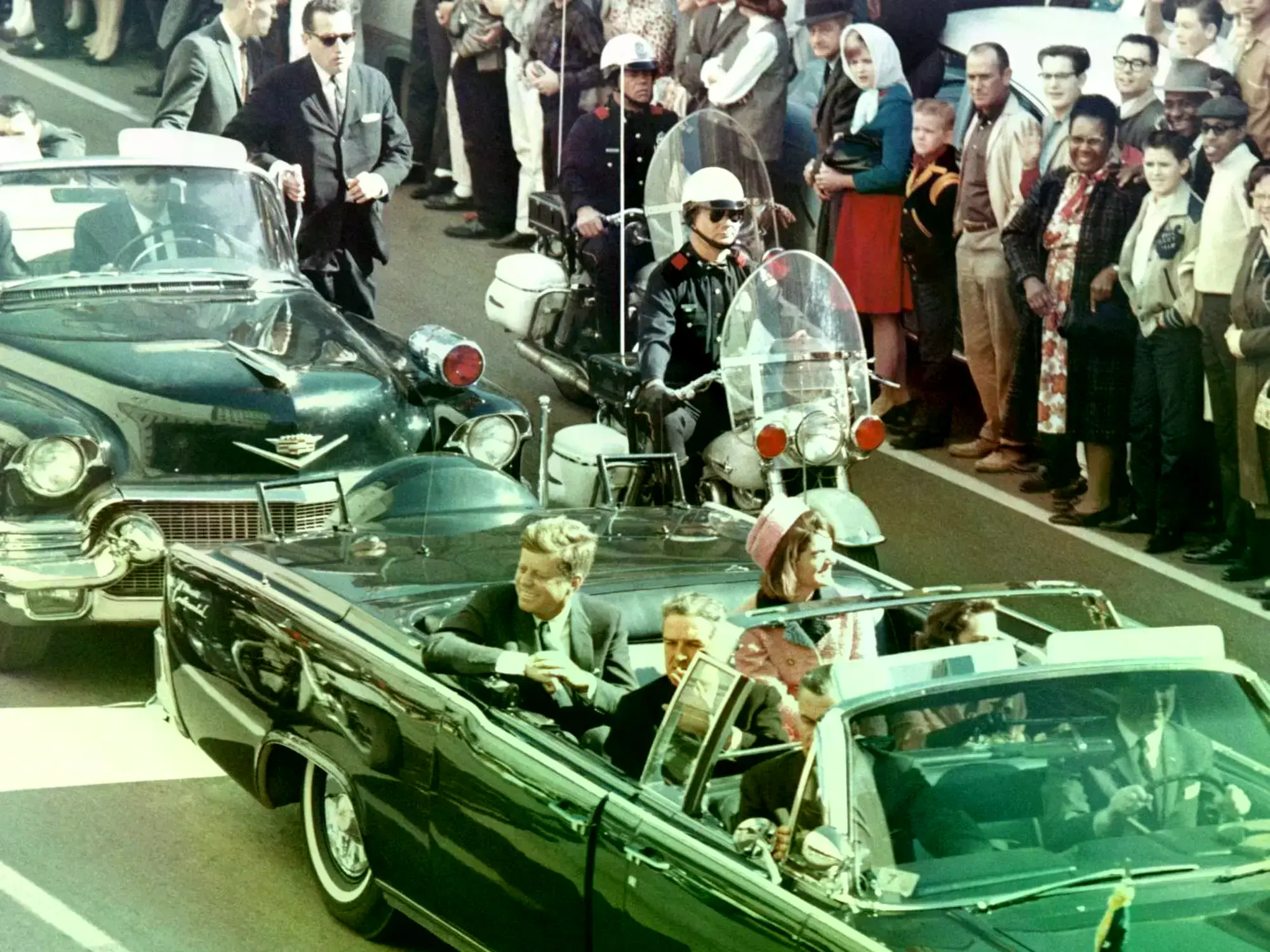 John F. Kennedy en Dallas momentos antes de su asesinato en 1963