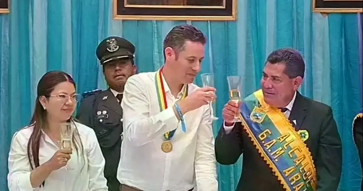 Edmand Lara y su esposa en Arani.