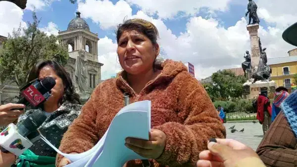 Prestatarios llegan de Santa Cruz