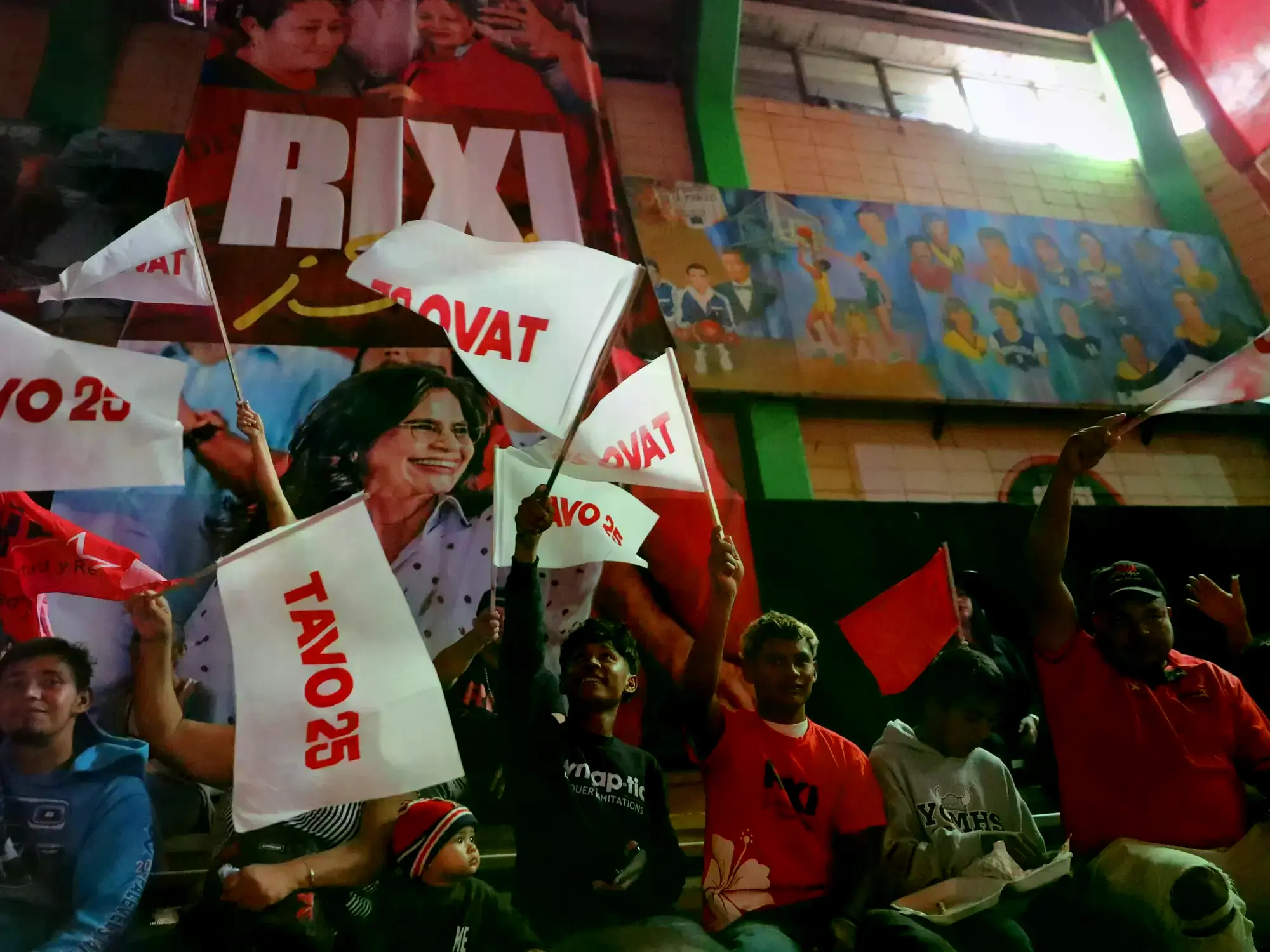 Simpatizantes de la candidata presidencial Rixi Moncada del partido Libre
