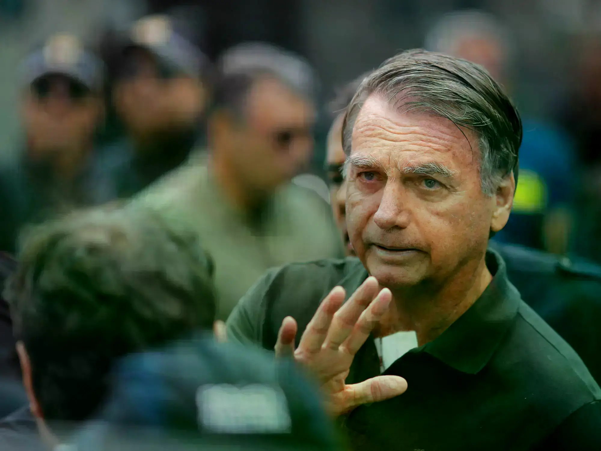 Jair Bolsonaro sale del hospital DF Star de Brasilia el 14 de septiembre de 2025.