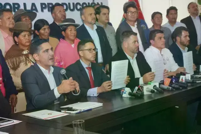 El ministro de Desarrollo Productivo, Óscar Mario Justiniano, se reunió con los sectores productivos del país.