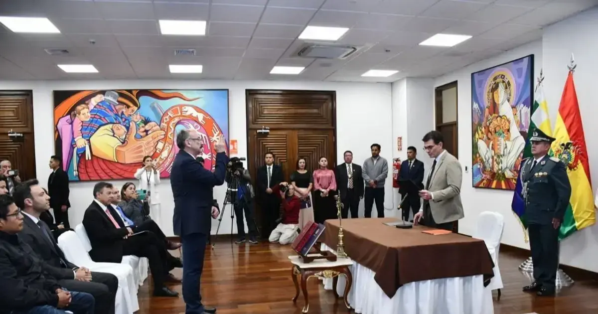 Presidente Rodrigo Paz durante posesión del nuevo procurador del Estado