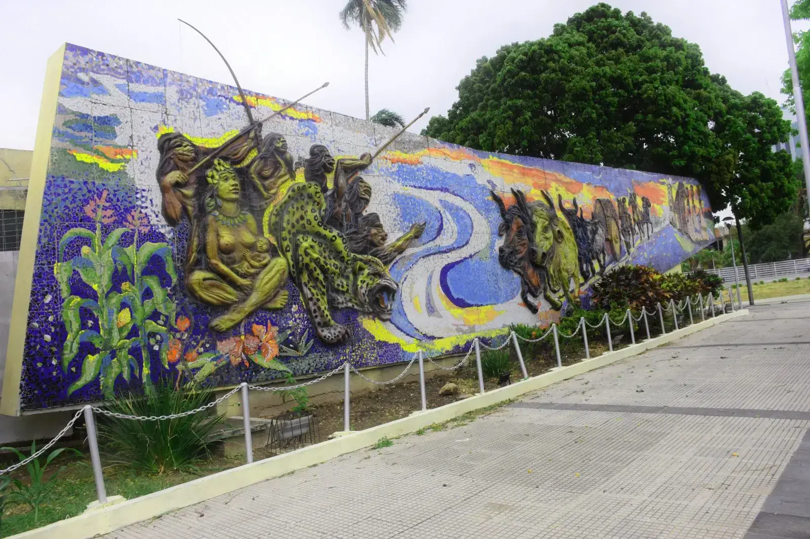 El mural restaurado en el parque El Arenal