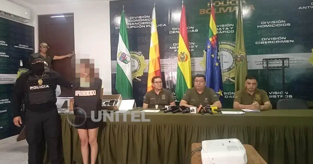 La aprehendida fue presentada por las autoridades de la Felcc