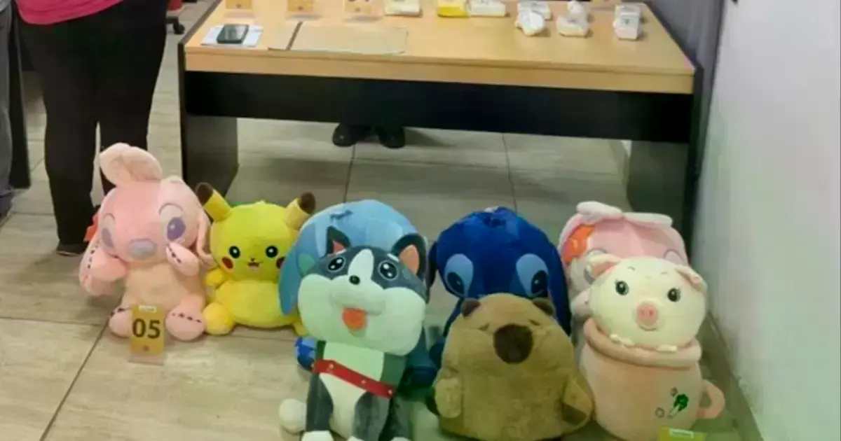 Peluches intervenidos con paquetes de droga en su interior.