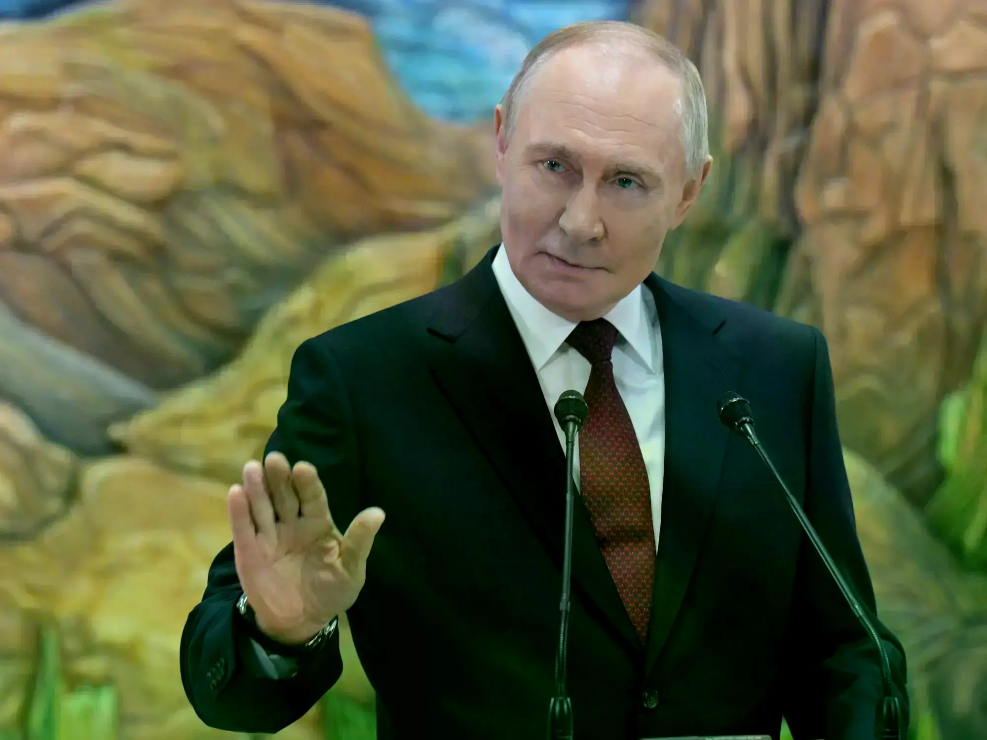 Vladimir Putin en una conferencia de prensa tras la cumbre de la OTSC