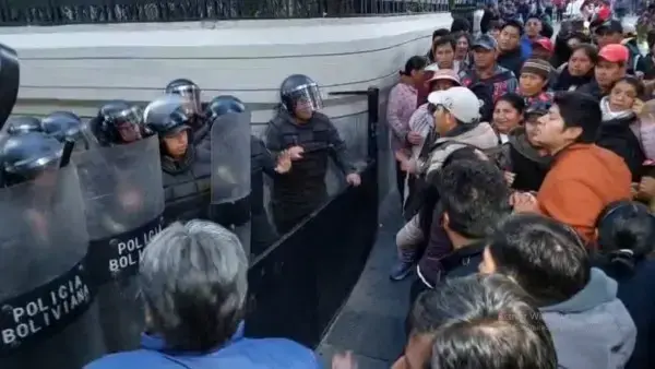 Panificadores de Conapabol intentaban ingresar por la fuerza a la reunión