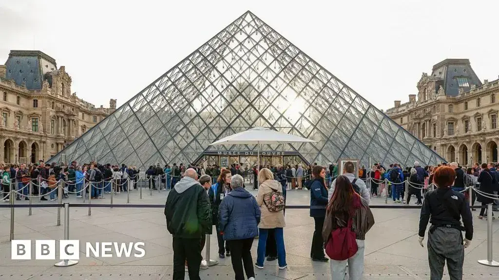 El museo del Louvre recibió cerca de 9 millones de visitantes en 2024.