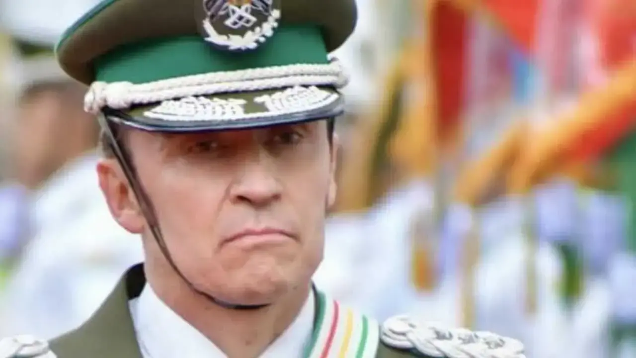 General Mirko Sokol durante su posesión como Comandante.