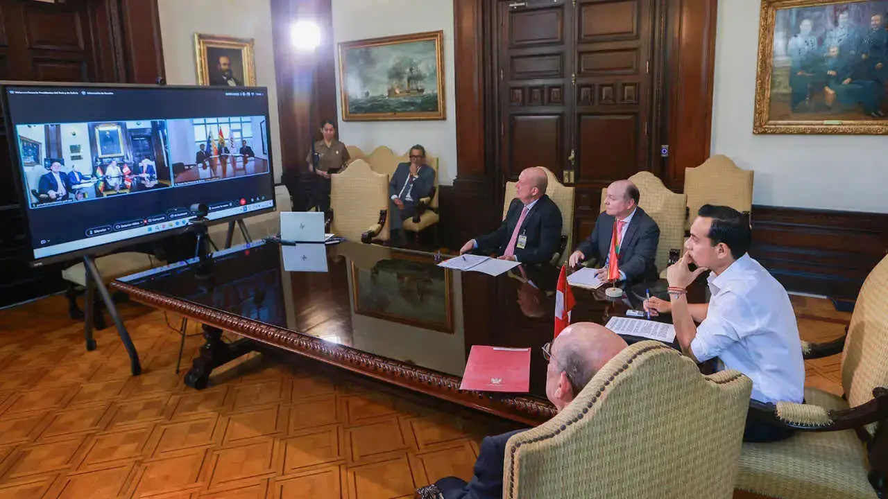 Videoconferencia entre los presidentes Rodrigo Paz y José Jerí