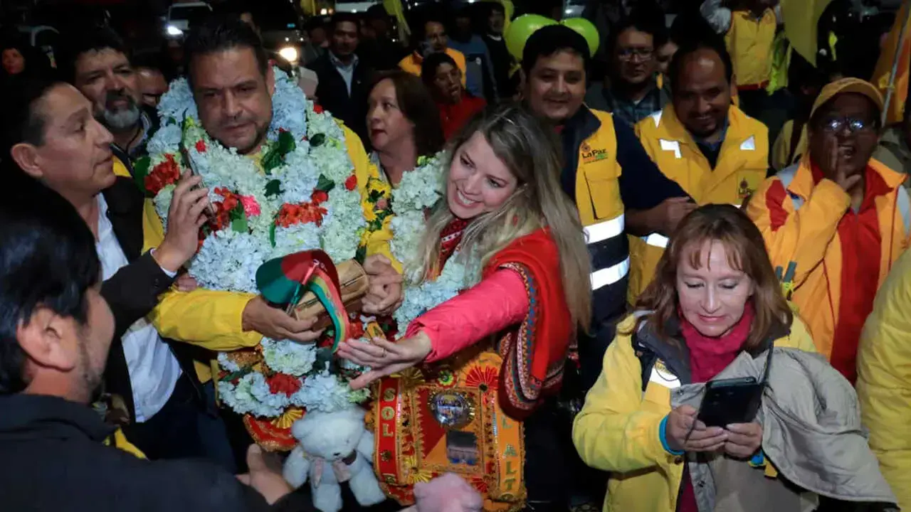 El exalcalde Luis Revilla, a su llegada al país.