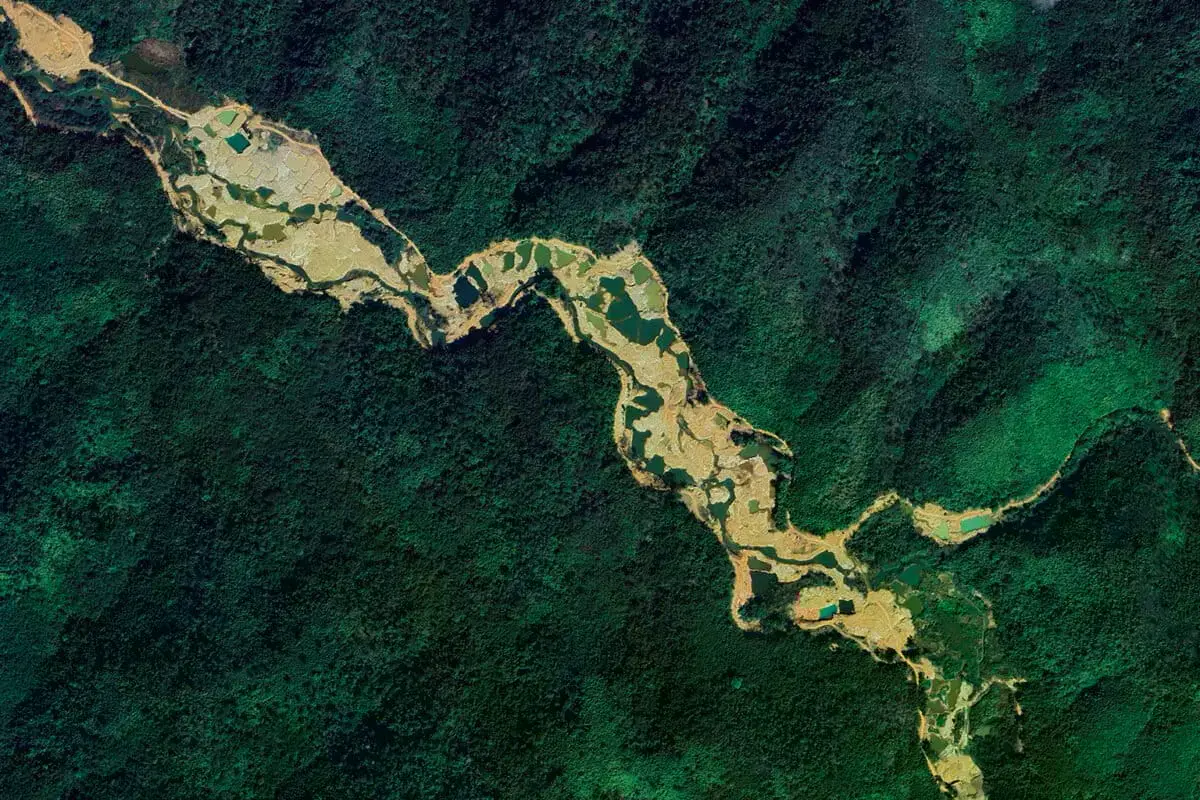 Río O'Ta Bouk contaminado cerca del Parque Nacional Virachey