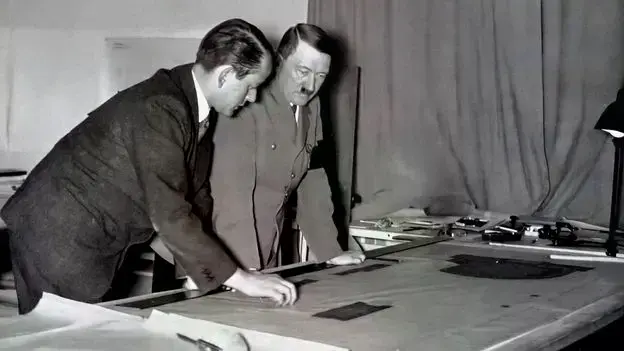 Albert Speer en una entrevista tras su liberación de la prisión de Spandau.