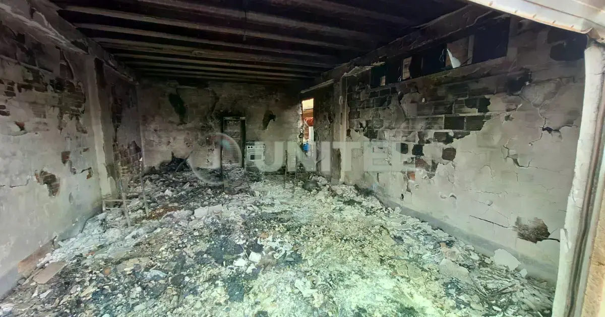 Ambiente de la vivienda quemada por vecinos