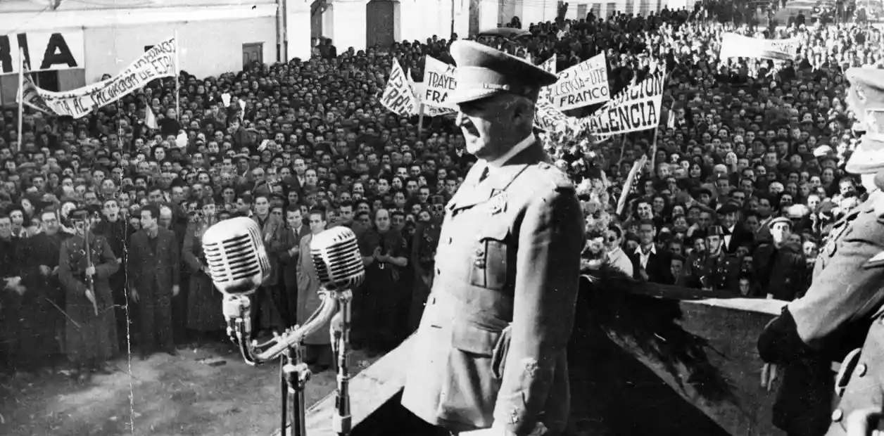 El general Francisco Franco, el guerrero ultra católico, nacionalista y autoritario declararía su insurrección el 17 de julio de 1936