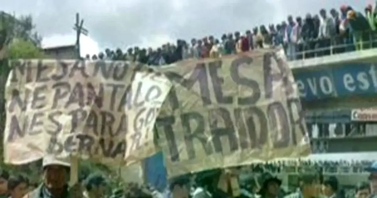 Movilización registrada en enero de 2005, protagonizada por vecinos de la ciudad de El Alto en protesta contra la empresa Agu
