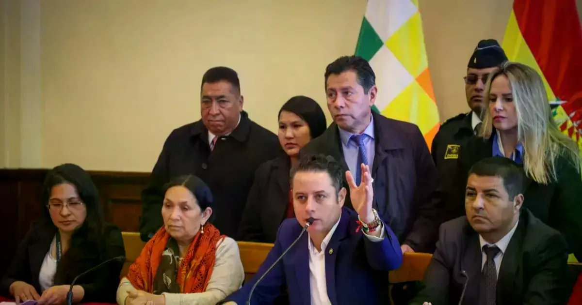 El vicepresidente Edmand Lara en conferencia de prensa.