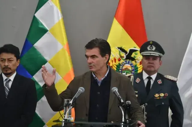 Presidente Rodrigo Paz durante una conferencia de prensa.