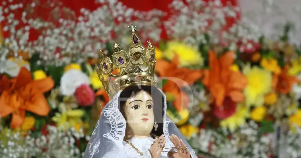 Devotos participan en los actos de la Virgen de Cotoca.