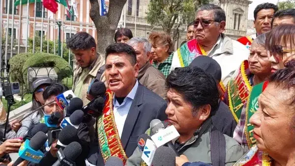 Manifestantes durante una protesta anterior en La Paz.