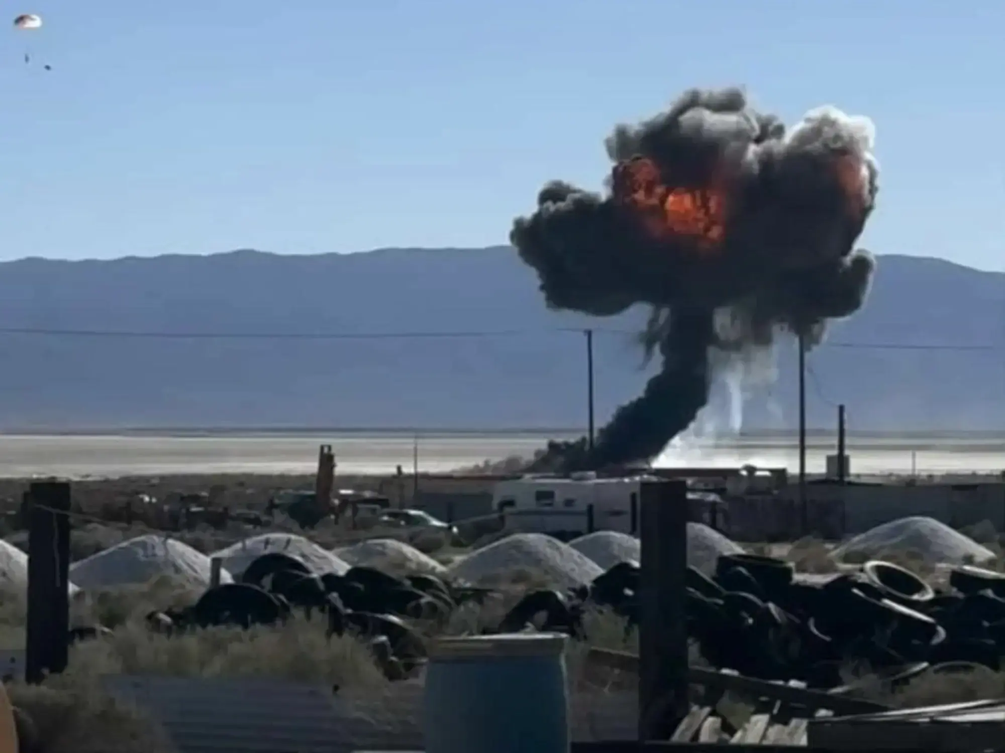 Escuadrón Thunderbirds realizando una presentación aérea.